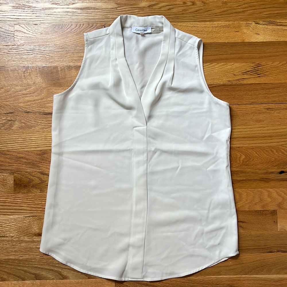 Calvin Klein Women's Sleeveless Blouse with Inverted Pleat